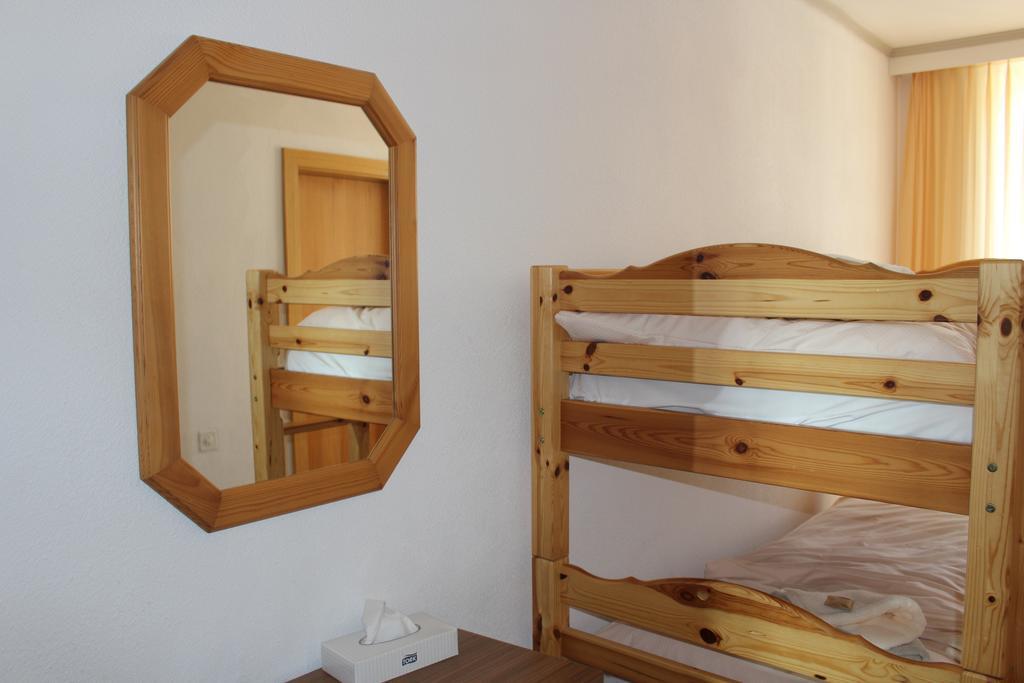 Hotel De La Gare Yvonand Room photo