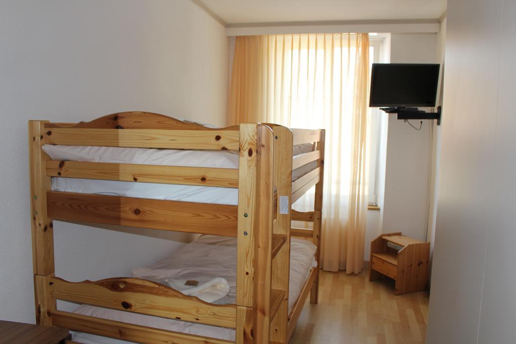 Hotel De La Gare Yvonand Room photo